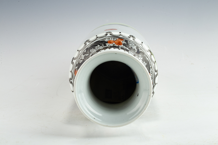 古玩陶瓷民國·粉彩仕女嬰戲紋棒槌瓶真品鑒賞圖