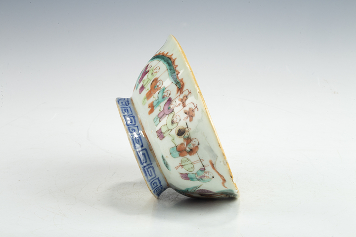 古玩陶瓷清同治·“大清同治年制”粉彩百子鬧春紋貢盤真品鑒賞圖