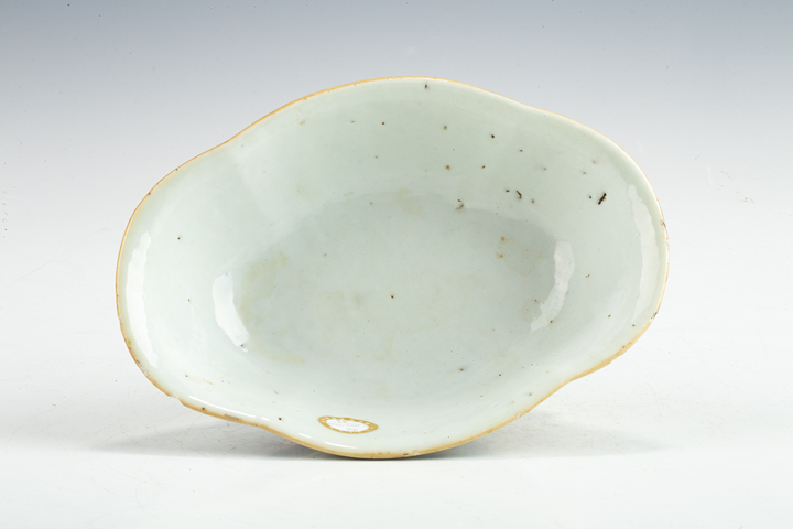 古玩陶瓷清同治·“大清同治年制”粉彩百子鬧春紋貢盤真品鑒賞圖