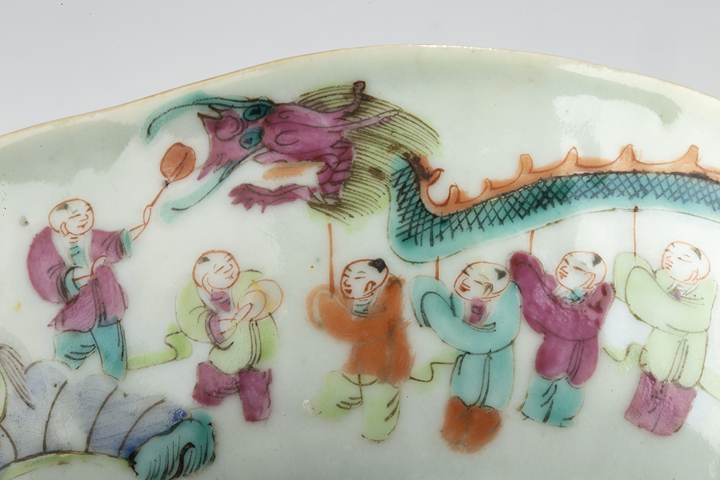 古玩陶瓷清同治·“大清同治年制”粉彩百子鬧春紋貢盤真品鑒賞圖