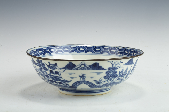 古玩陶瓷清晚·青花高士山水團鶴紋花口大碗真品鑒賞圖