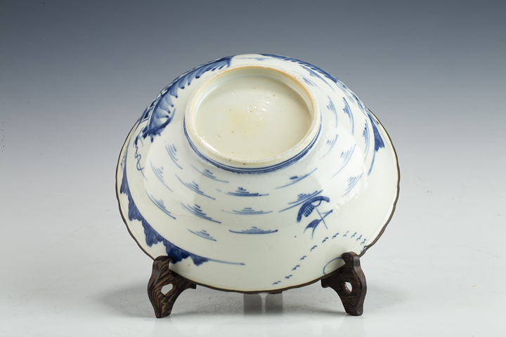 古玩陶瓷清晚·青花高士山水團鶴紋花口大碗真品鑒賞圖