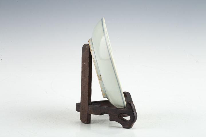 古玩陶瓷明晚·青花獅紋小盤真品鑒賞圖