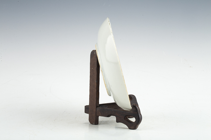 古玩陶瓷民國·胭脂紅彩山水人物紋盤真品鑒賞圖