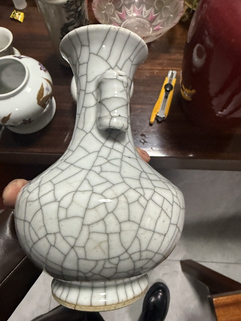 古玩陶瓷哥釉雙耳瓶真品鑒賞圖