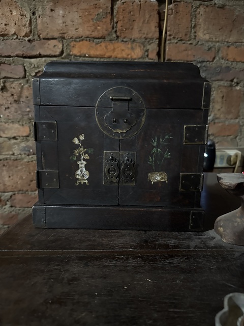 古玩雜項坎螺鈿花草花瓶圖案油漆盒真品鑒賞圖