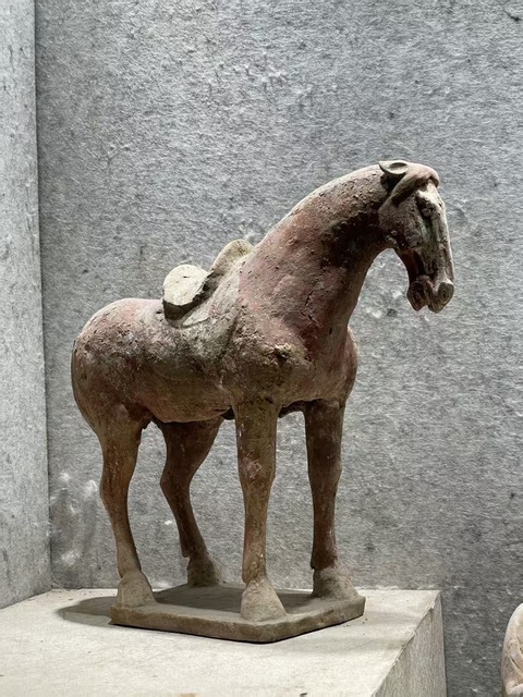 古玩陶瓷唐·棗紅馬拍賣，當前價格12000元