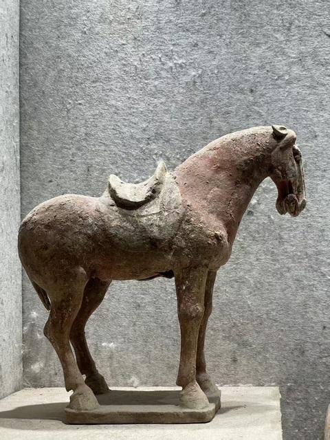 古玩陶瓷唐·棗紅馬拍賣，當前價格12000元