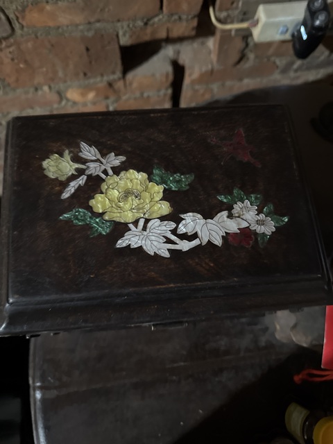 古玩雜項坎螺鈿花草花瓶圖案油漆盒真品鑒賞圖