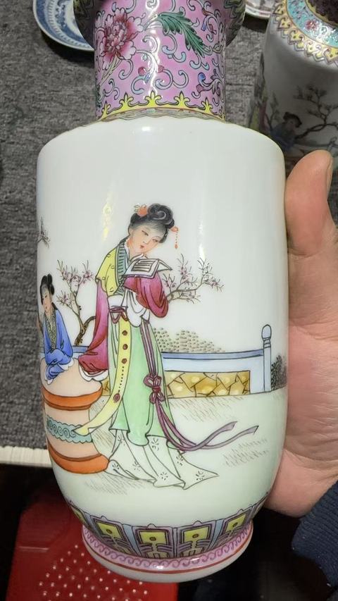 古玩陶瓷解放初 新粉彩人物紋棒槌瓶真品鑒賞圖
