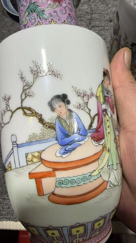 古玩陶瓷解放初 新粉彩人物紋棒槌瓶真品鑒賞圖