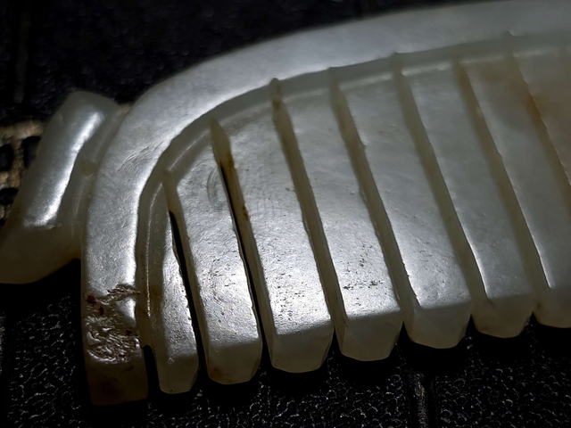 古玩玉器和田玉梳真品鑒賞圖