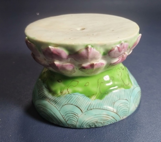 古玩陶瓷蓮瓣紋粉彩底座真品鑒賞圖