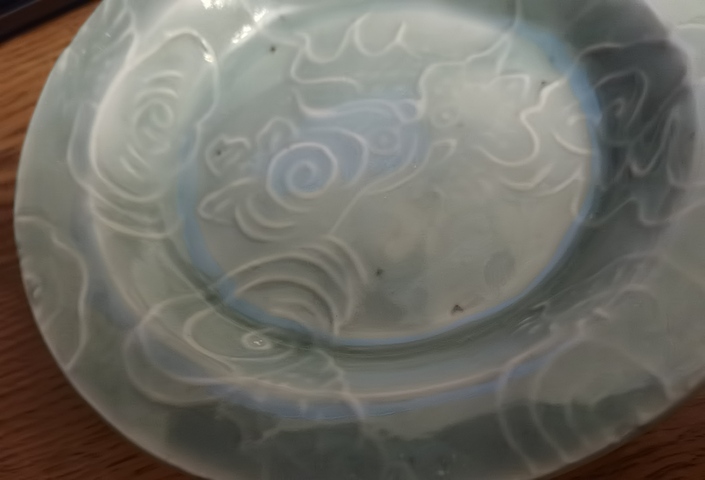 古玩陶瓷青釉印花盤真品鑒賞圖