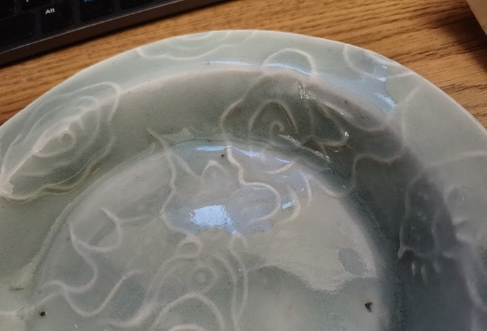 古玩陶瓷青釉印花盤真品鑒賞圖