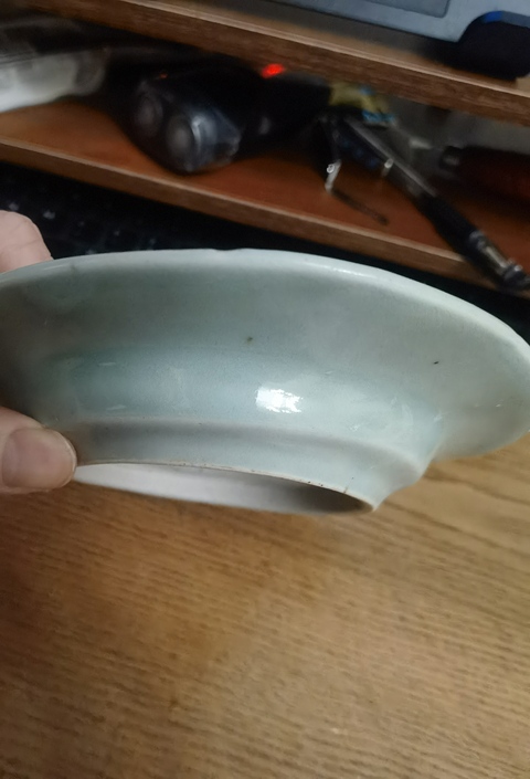 古玩陶瓷青釉印花盤真品鑒賞圖