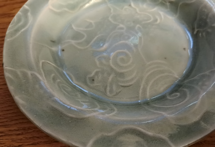 古玩陶瓷青釉印花盤真品鑒賞圖