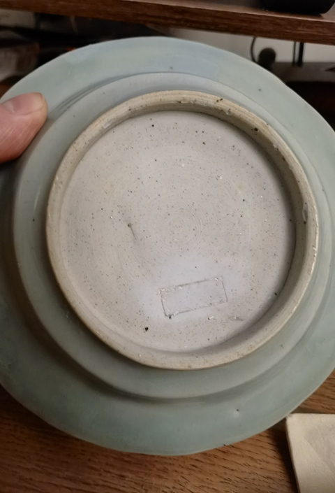 古玩陶瓷青釉印花盤真品鑒賞圖