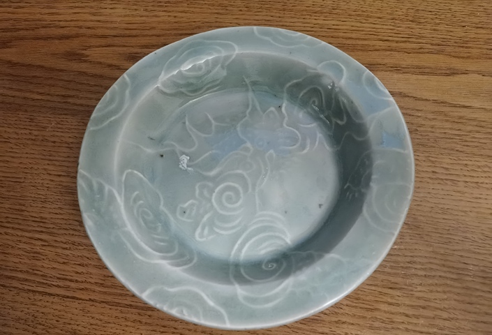 古玩陶瓷青釉印花盤真品鑒賞圖