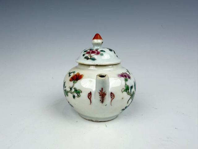 古玩陶瓷清雍乾·粉彩花卉茶壺拍賣(mài)，當(dāng)前價(jià)格0元