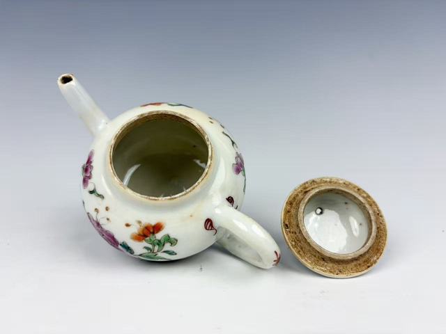 古玩陶瓷清雍乾·粉彩花卉茶壺拍賣(mài)，當(dāng)前價(jià)格0元