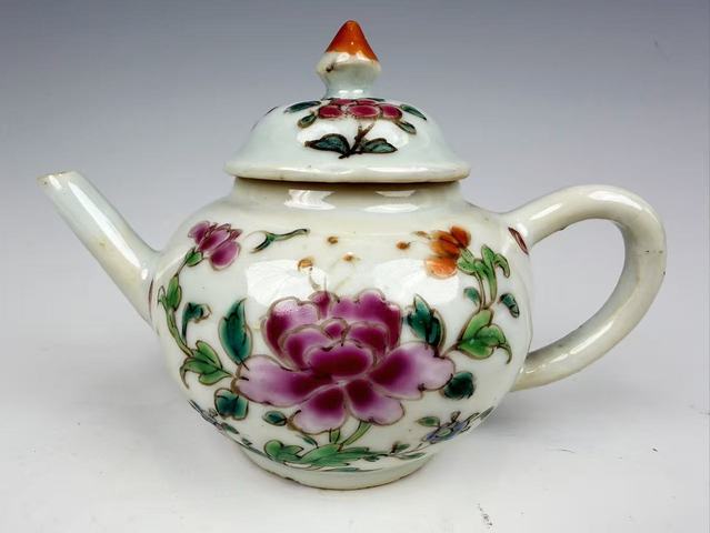古玩陶瓷清雍乾·粉彩花卉茶壺拍賣(mài)，當(dāng)前價(jià)格0元