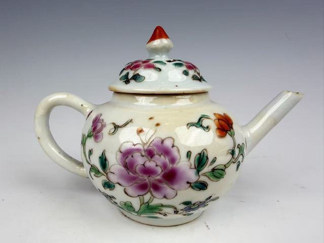 古玩陶瓷清雍乾·粉彩花卉茶壺拍賣(mài)，當(dāng)前價(jià)格0元