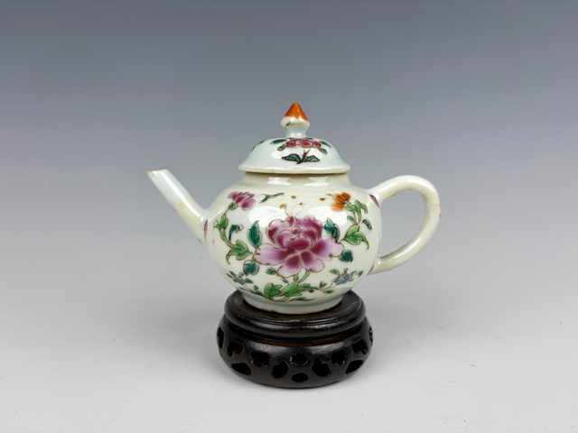 古玩陶瓷清雍乾·粉彩花卉茶壺拍賣(mài)，當(dāng)前價(jià)格0元