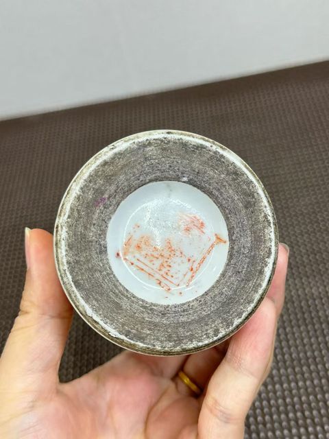 古玩陶瓷五彩獅子紋筆筒真品鑒賞圖