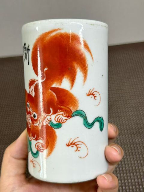 古玩陶瓷五彩獅子紋筆筒真品鑒賞圖