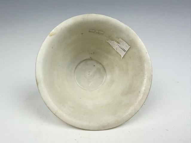 古玩陶瓷清早期·白釉撇口杯真品鑒賞圖