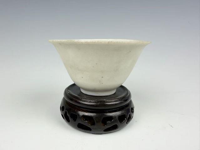 古玩陶瓷清早期·白釉撇口杯真品鑒賞圖