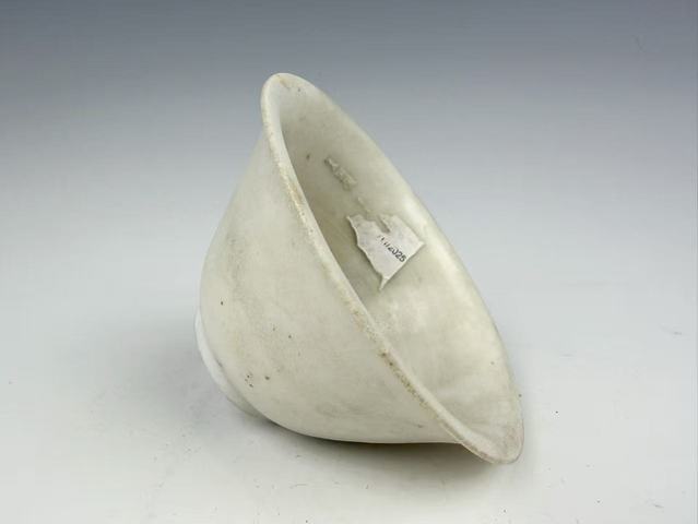 古玩陶瓷清早期·白釉撇口杯真品鑒賞圖