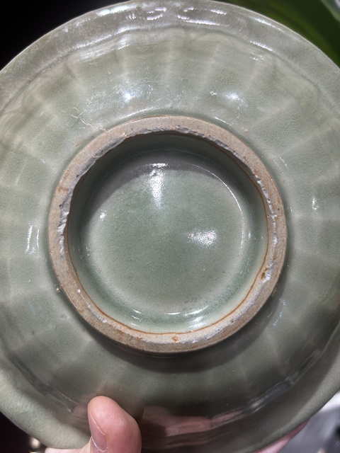 古玩陶瓷龍泉青瓷刻仰蓮紋雙魚盤真品鑒賞圖