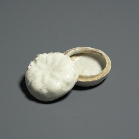 古玩陶瓷青白釉花卉紋粉盒真品鑒賞圖