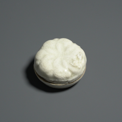 古玩陶瓷青白釉花卉紋粉盒真品鑒賞圖