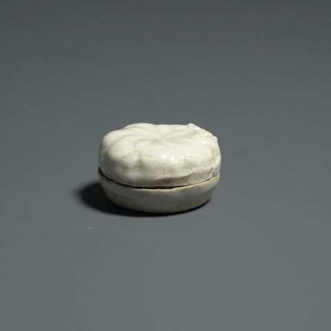 古玩陶瓷青白釉花卉紋粉盒真品鑒賞圖