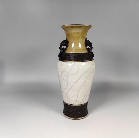 古玩陶瓷清中晚三色哥釉獸耳銜環賞瓶真品鑒賞圖