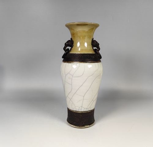 古玩陶瓷清中晚三色哥釉獸耳銜環賞瓶真品鑒賞圖