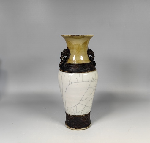 古玩陶瓷清中晚三色哥釉獸耳銜環賞瓶真品鑒賞圖