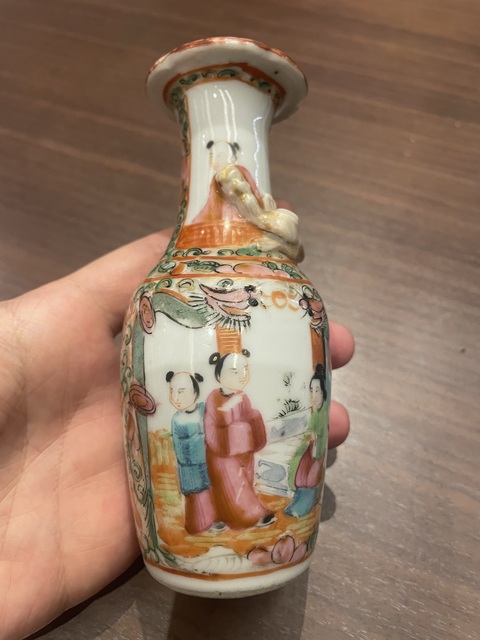 古玩陶瓷廣彩人物花口瓶拍賣，當(dāng)前價(jià)格1200元