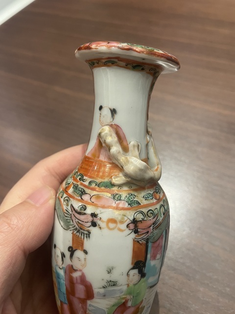 古玩陶瓷廣彩人物花口瓶拍賣，當(dāng)前價(jià)格1200元