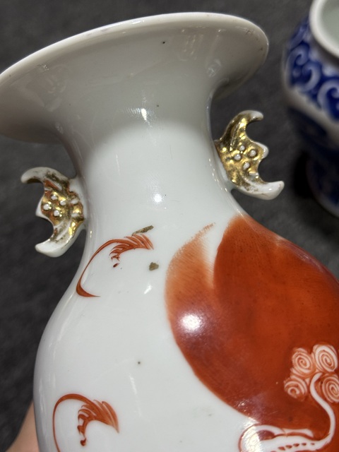 古玩陶瓷五彩獅子紋雙耳尺瓶真品鑒賞圖