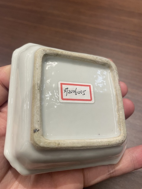 古玩陶瓷胭脂地開窗粉彩調(diào)包盤真品鑒賞圖