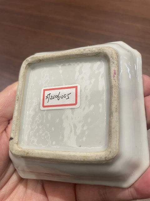 古玩陶瓷胭脂地開窗粉彩調(diào)包盤真品鑒賞圖