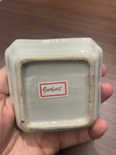 古玩陶瓷胭脂地開窗粉彩調(diào)包盤真品鑒賞圖