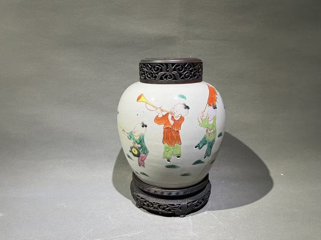 古玩陶瓷清雍正粉彩嬰戲紋蓋罐真品鑒賞圖