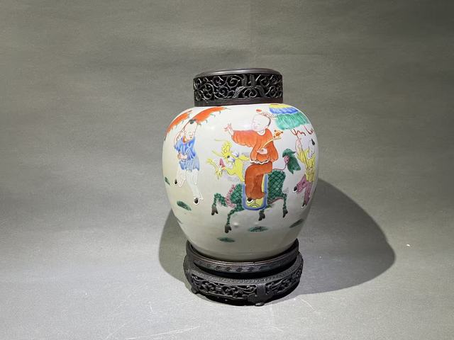 古玩陶瓷清雍正粉彩嬰戲紋蓋罐真品鑒賞圖