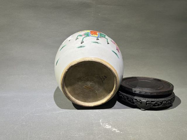 古玩陶瓷清雍正粉彩嬰戲紋蓋罐真品鑒賞圖