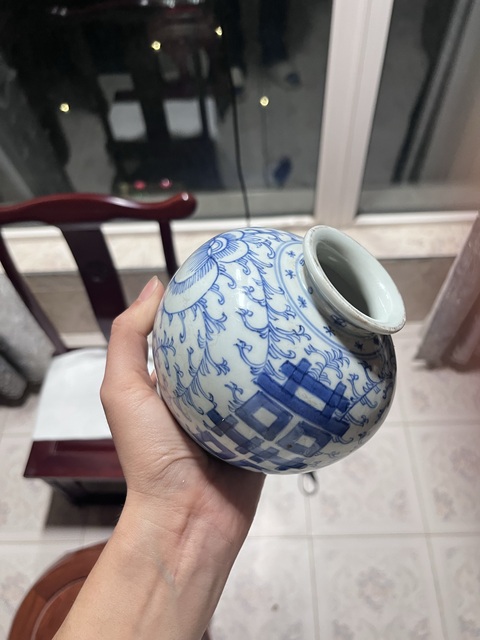 古玩陶瓷纏枝花囍字紋青花罐真品鑒賞圖